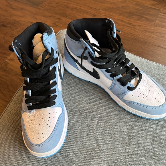 Air Jordan 1 Retro High - Picture 1 of 3